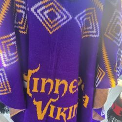 Inspired Vikingos Poncho