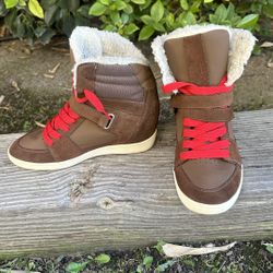 DC high-top wedge skaters shoes sneakers shoes sporty vibe #retro #skater