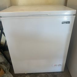 FREEZER - Magic Chef 