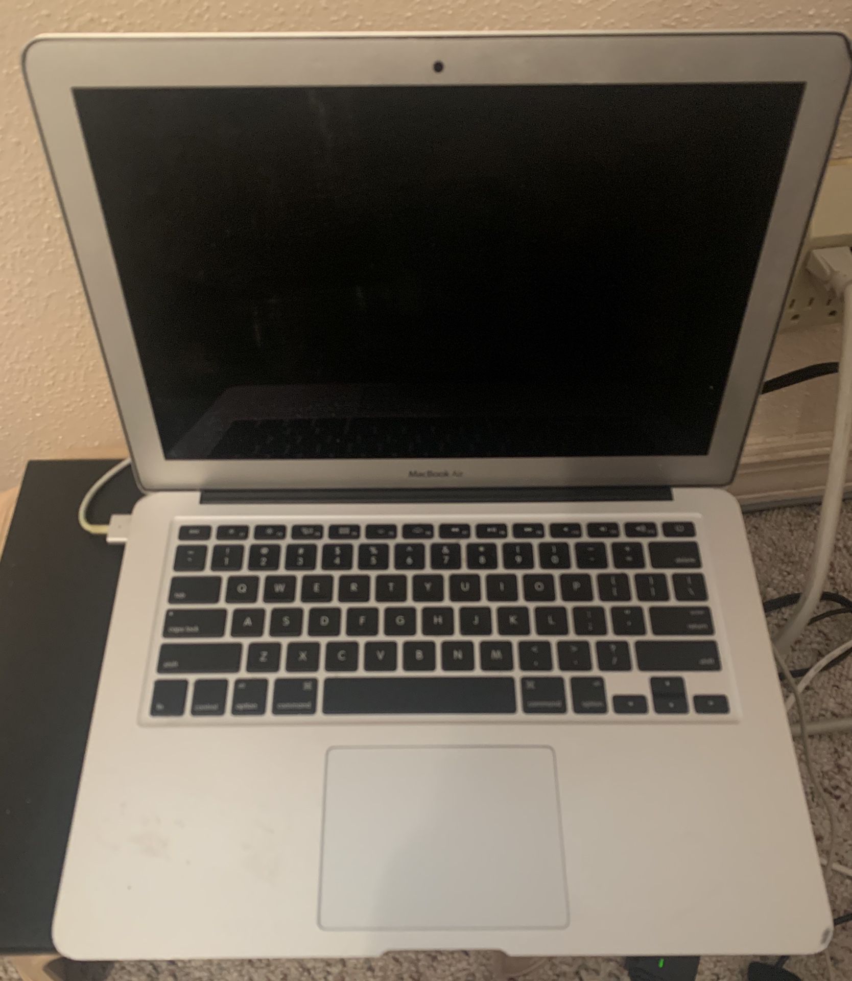 Macbook Air Laptop - Model 1466- 13” screen