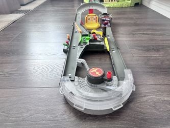 Cars Piston Cup Racetrack
