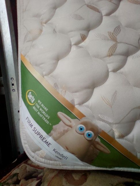 Smoke Free Nice Full Size Mattress & Box Spring Clean Pet Free