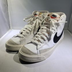 NIKE BLAZERS 
