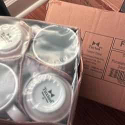 Restaurant Great Coffee Cups. Two Cases.