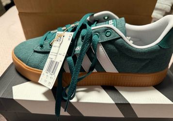 Tenis ADIDAS  color verdes.  Size. 9.   Nuevos.