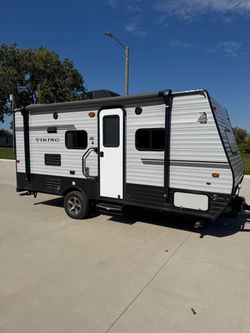 2017 Viking 17FQ camper