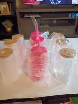 Miscellaneous glass Templars and plastic tumblers