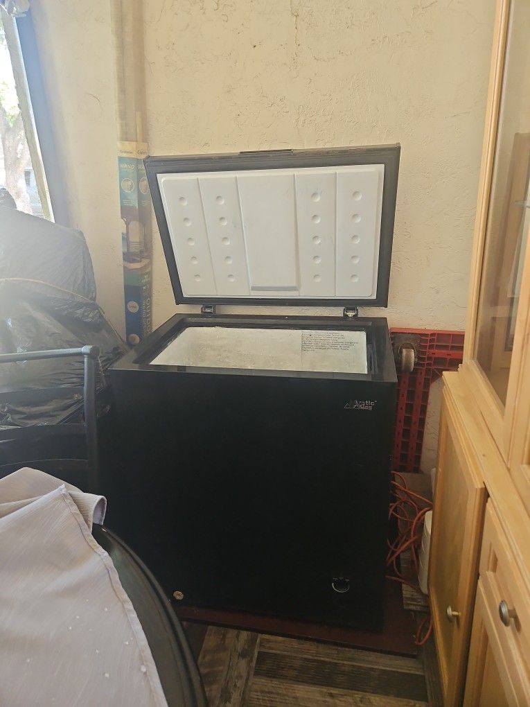 Arctic King Deep Freezer 10 Cu.ft