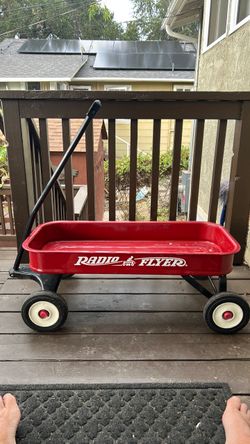 Radio Flyer Classic Red Wagon