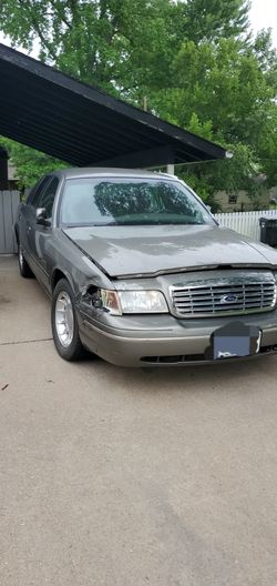 2000 Ford Crown Victoria