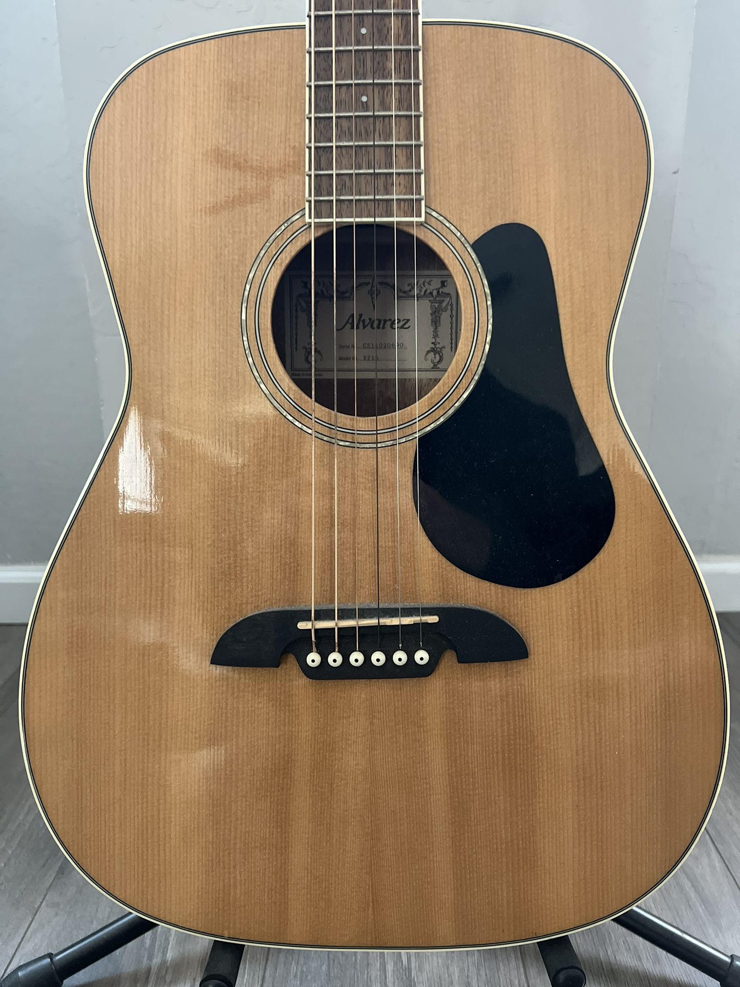 Álvarez Acoustic Guitar