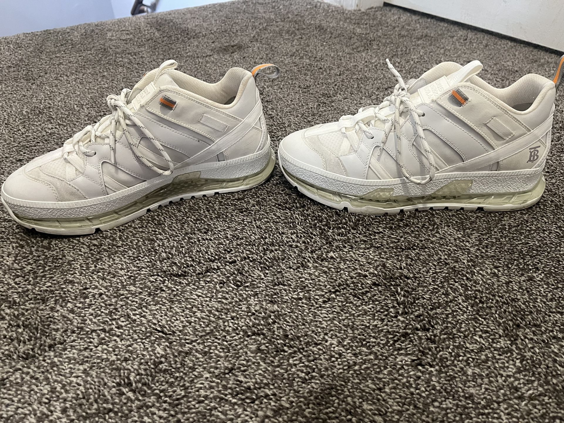 Burberry’s Women’s Size 10, Men’s Size 8.5