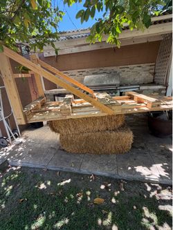 Free haystack and wooden pallet