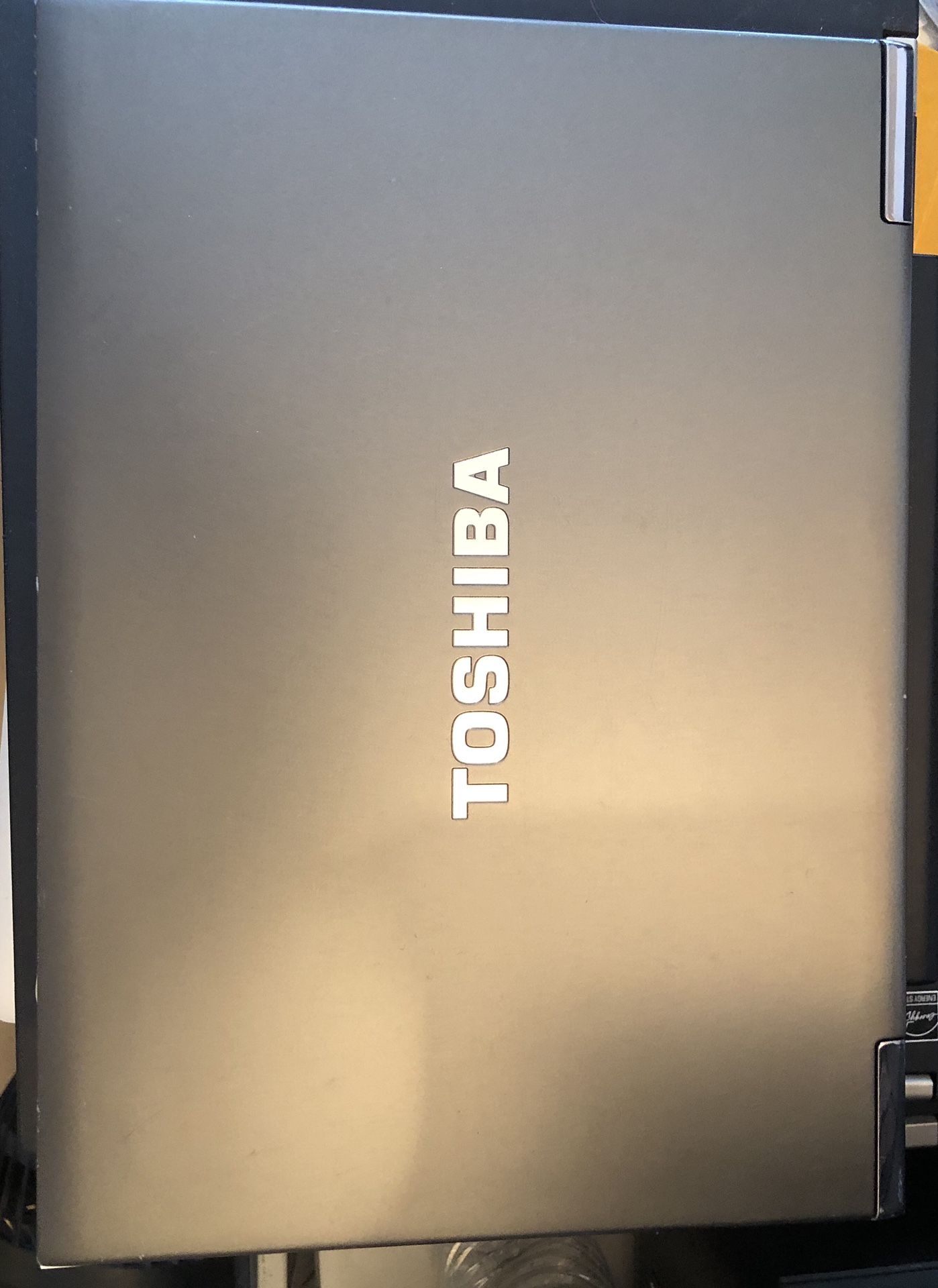 Toshiba laptop 14”: Core I5-3437U 4Gb SSD 256Gb