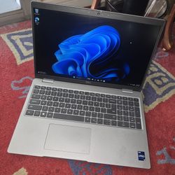 Dell Latitude 5540 Core i7 13th Gen 32gb Ram 512GB NVMe Ssd 