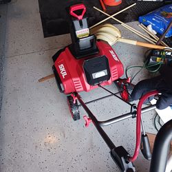 SKIL Snow blower.