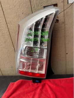 2010 2011 TOYOTA PRIUS LEFT SIDE TAIL LIGHT OEM USED