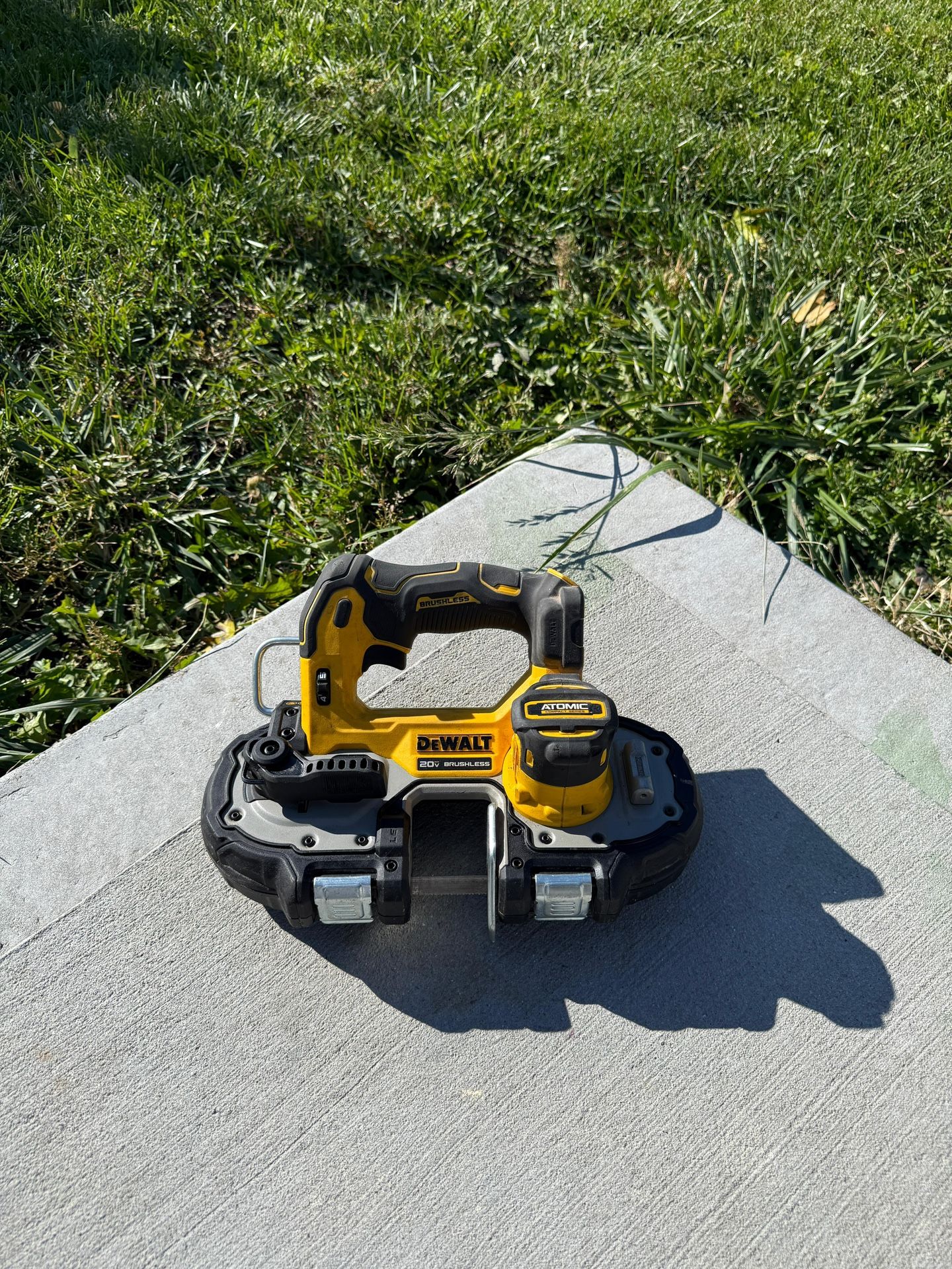 ATOMIC 20V MAX Lithium-Ion Cordless Brushless 1-3/4 in. Bandsaw (Tool Only)