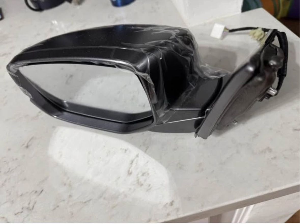 Driver’s Side Honda Accord Mirror Assembly
