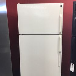 Hotpoint 16 Cu Ft Top And Bottom Fridge. 1 year Warranty 