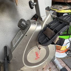 Sunny Classic Rowing Machine