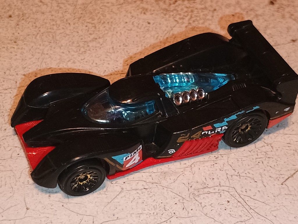 2010 Hot Wheels 24 Ours Car Diecast