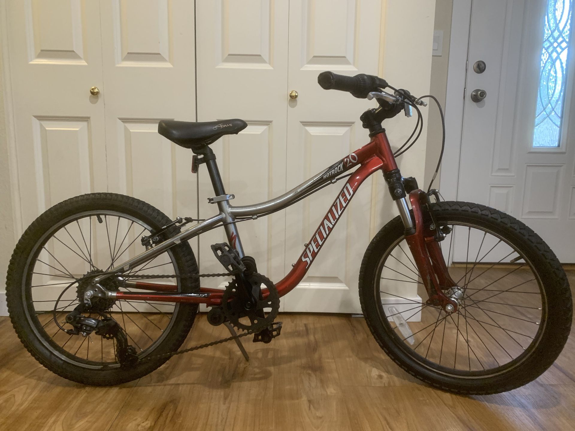 Specialized Hotrock 20” kids, good condition, just tuned up. No issues.