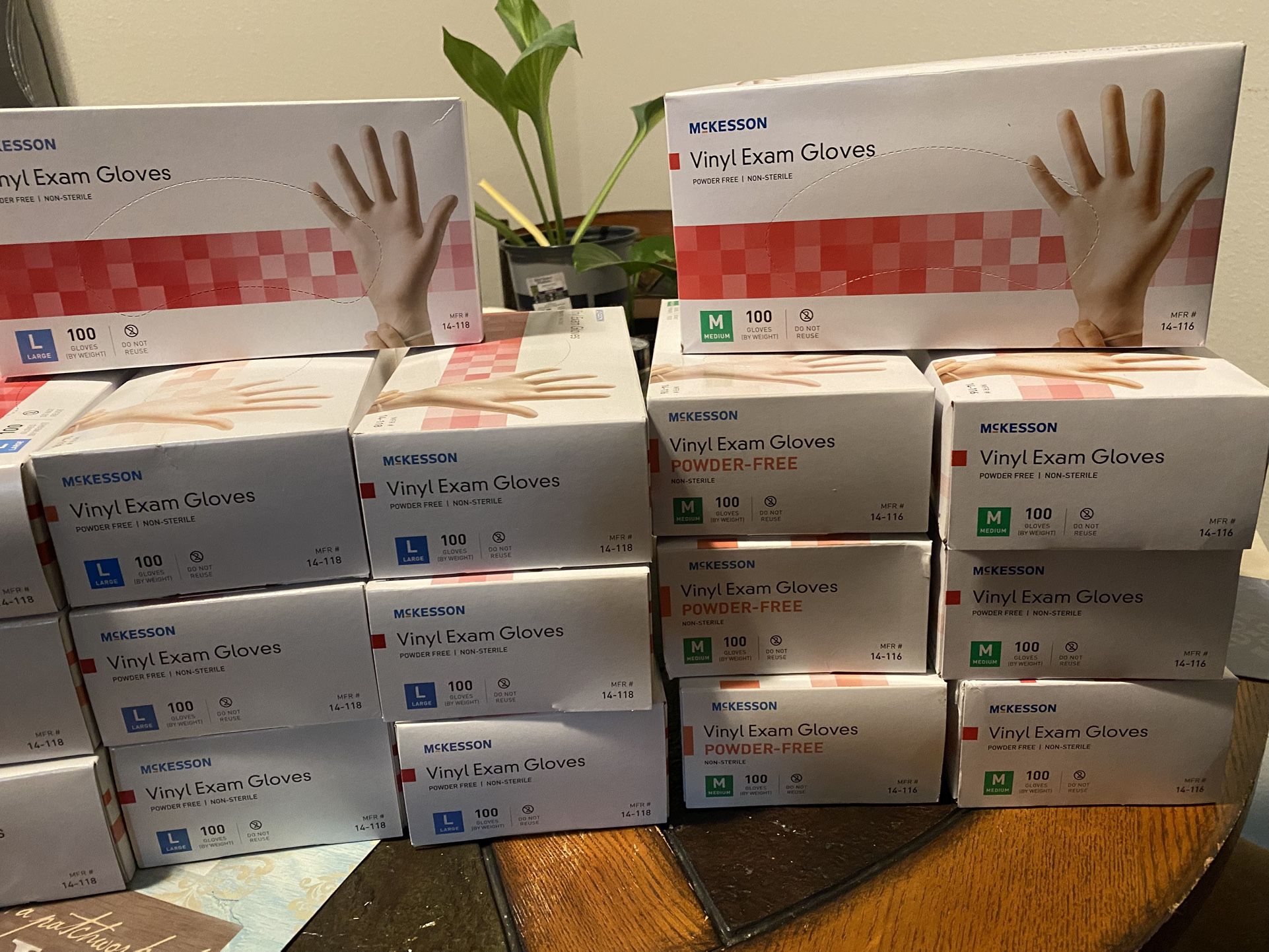 😍😍😍20 boxes for $100!!!👏—- each individual box has 100 single gloves--medical grade powder free gloves. —Guantes grado médico—(cada caja tiene 10