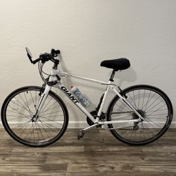 Giant 2 Road Bike Size M