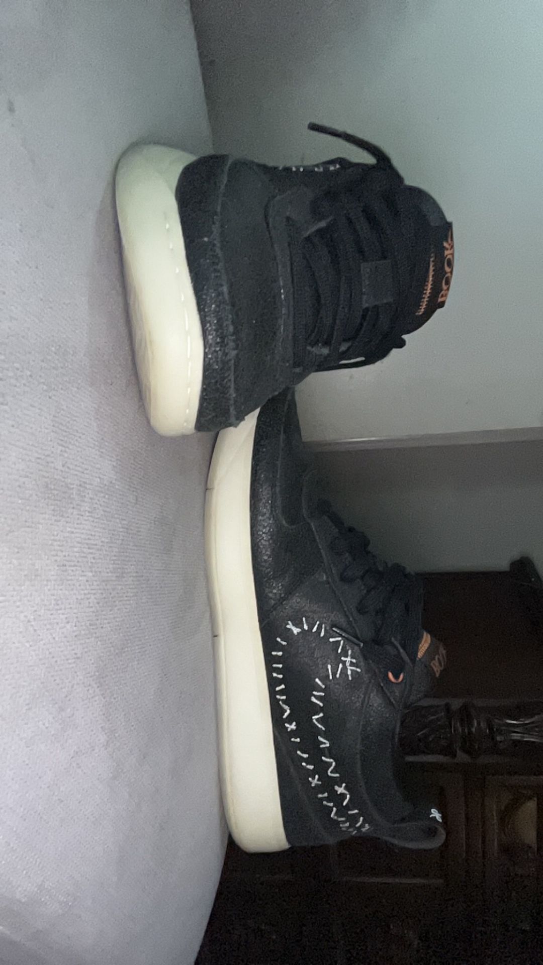 Men Nike Brooks Size 11..5