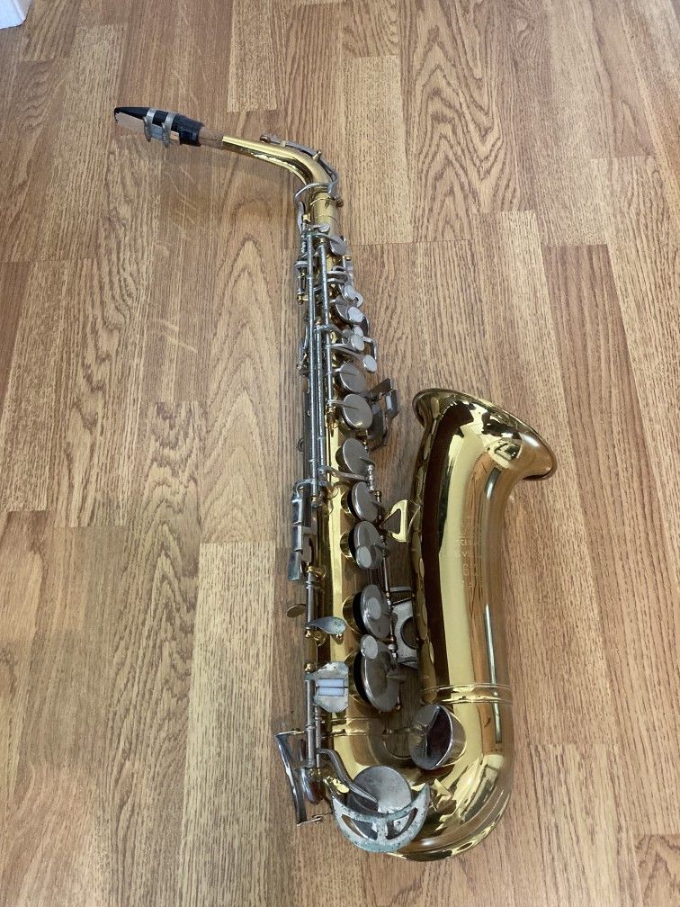 KING CLEVELAND SAXOPHONE