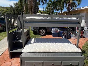 Bunk bed full over twin como nueva