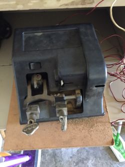 Key cutter with Ac/dc motors