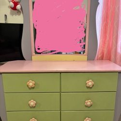 Girl's furniture set