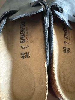 Birkenstock shoes size 40 fits https://offerup.com/redirect/?o=OS5NYW4=