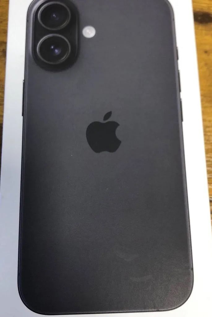 iPhone 16 Matte Black