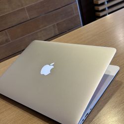Apple MacBook Air 13” I5/4GB/256GB SSD $180