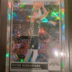 2023 Hoops Premium Stock V. Wembanyama Cracked Ice 