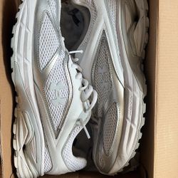 Under Armour HOVR Mesh Upper White Athletic Sneakers Breathable Thick Sole