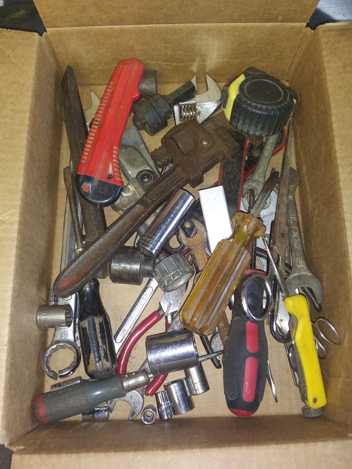 Box of misc hand tools