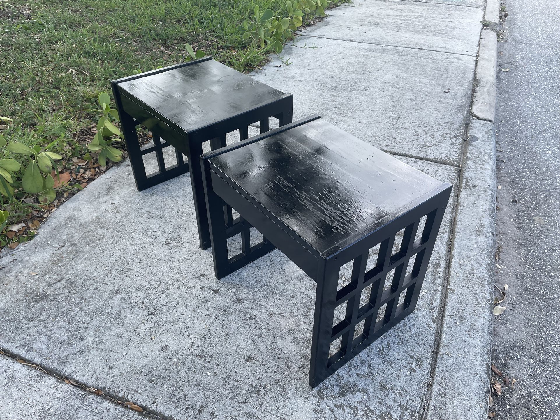 2 Black Wood End Tables/bedside Tables With Drawers.