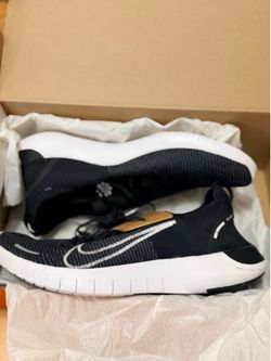 ONLY $50–BRAND NEW NIKE FREE RUN- SIZE 9. BLACK/WHITE