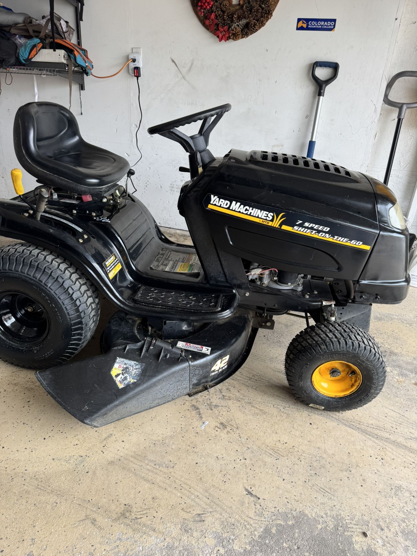 Riding lawnmower