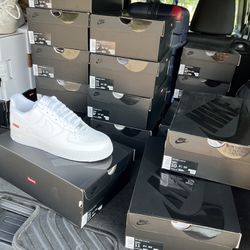 Air Force 1 x Supreme Brand New With Socks 