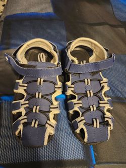 Boys sandals size 13/1 Excellent condition