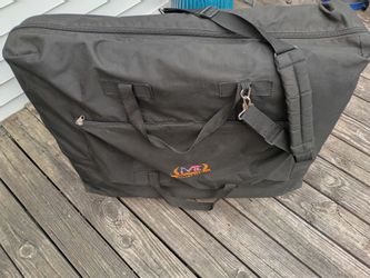 Massage table with zip up carrying bag