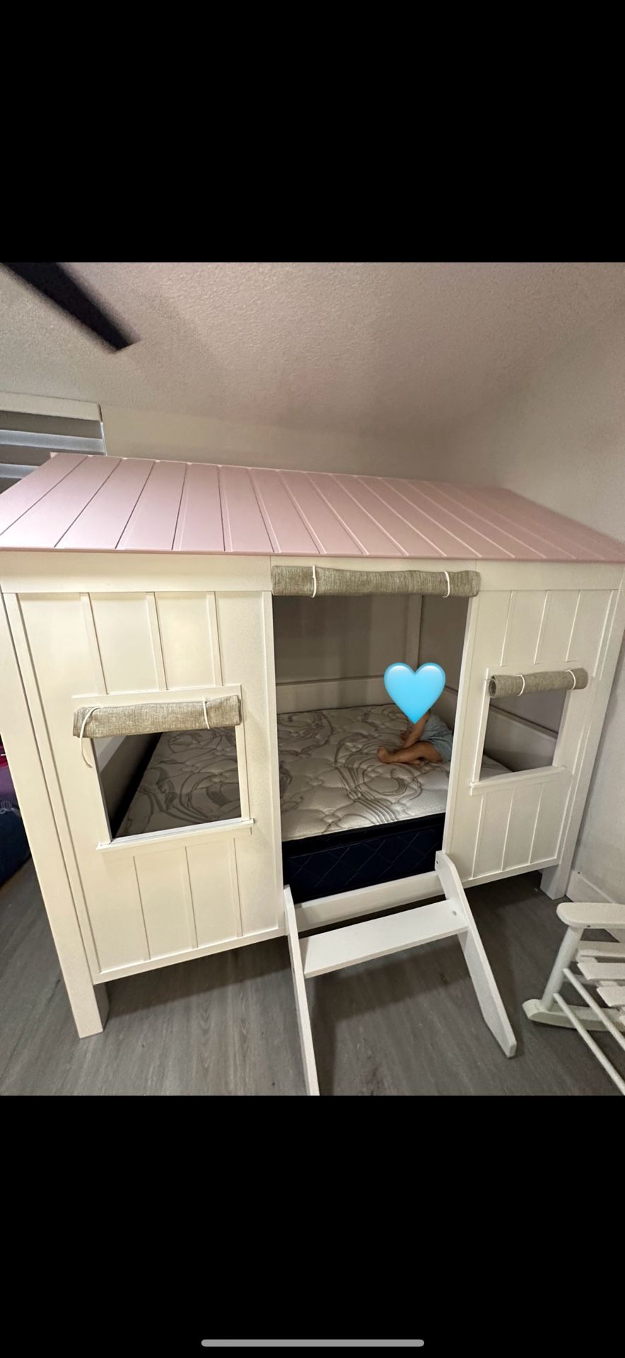 GIRL BED PRINCESS