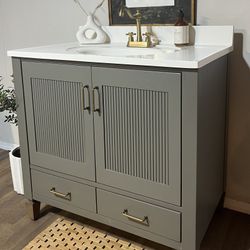 !!SOLD!! Gorgeous Bathroom Vanity 