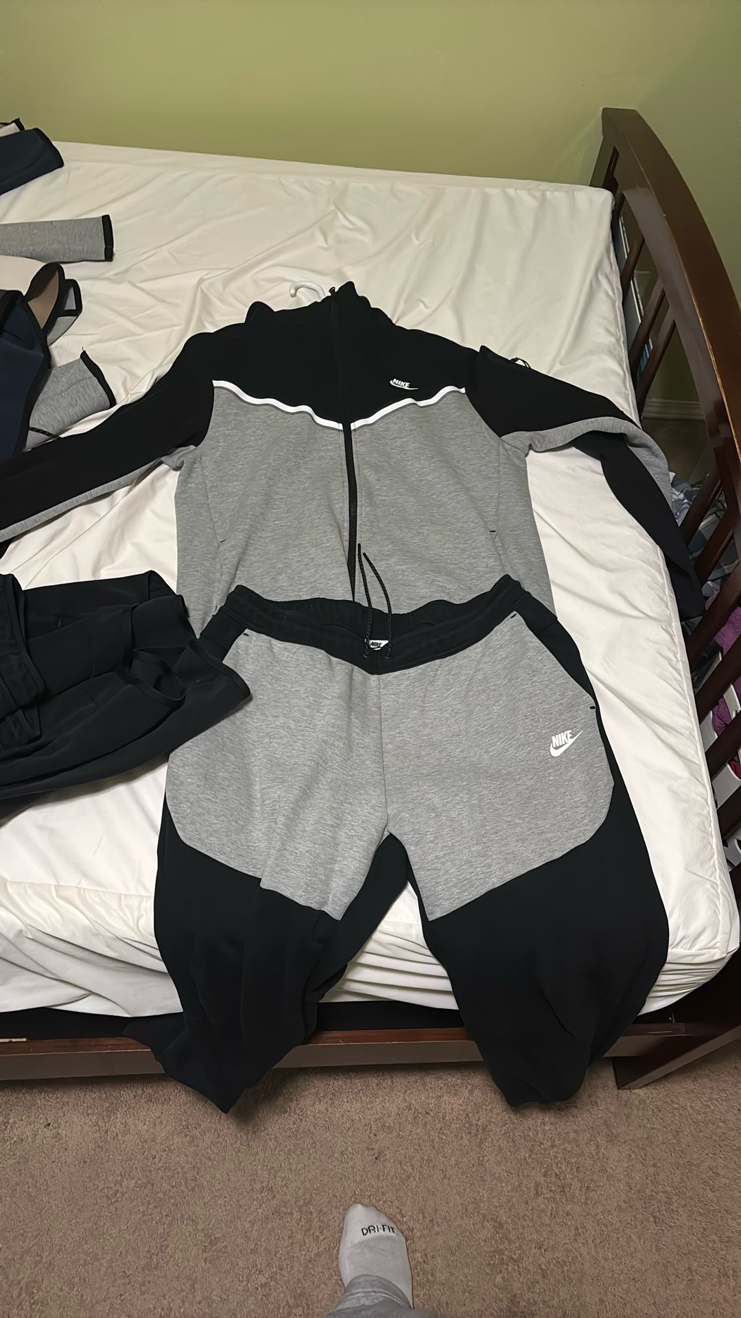 Black Gray Nike Tech Fleece (Both Pieces)