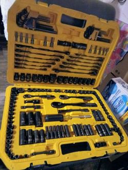 DEWALT DWMT45184 Black Chrome Mechanics Tool Set, 184pcs w/ Hard Case Read Desc